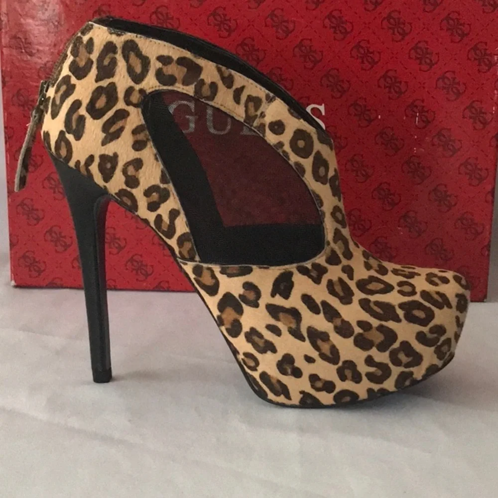 NEW GUESS Parshaly Leopard Printed Booties SZ 6.5